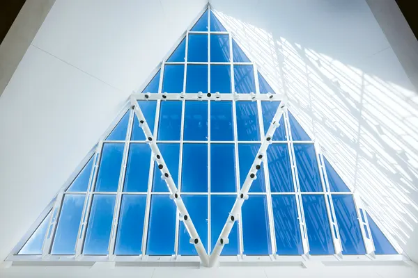 Buck_Triangle_CeilingWindow