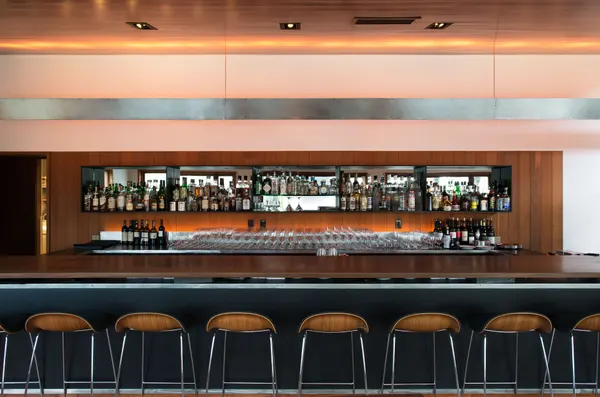 Redd, Bar