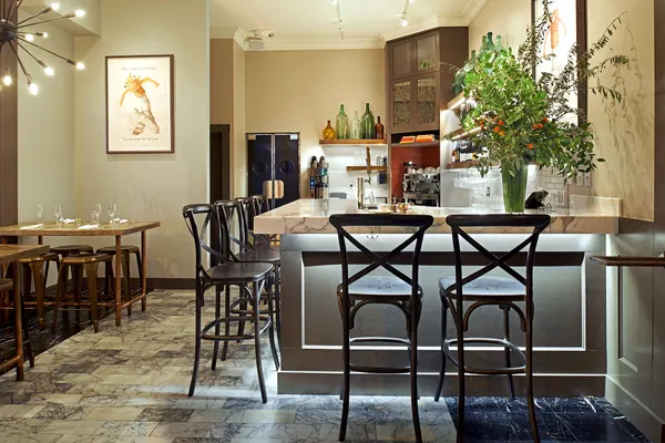 Mason Pacific, Bar