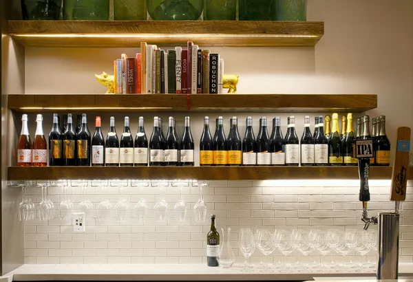 Mason Pacific, Bar Detail