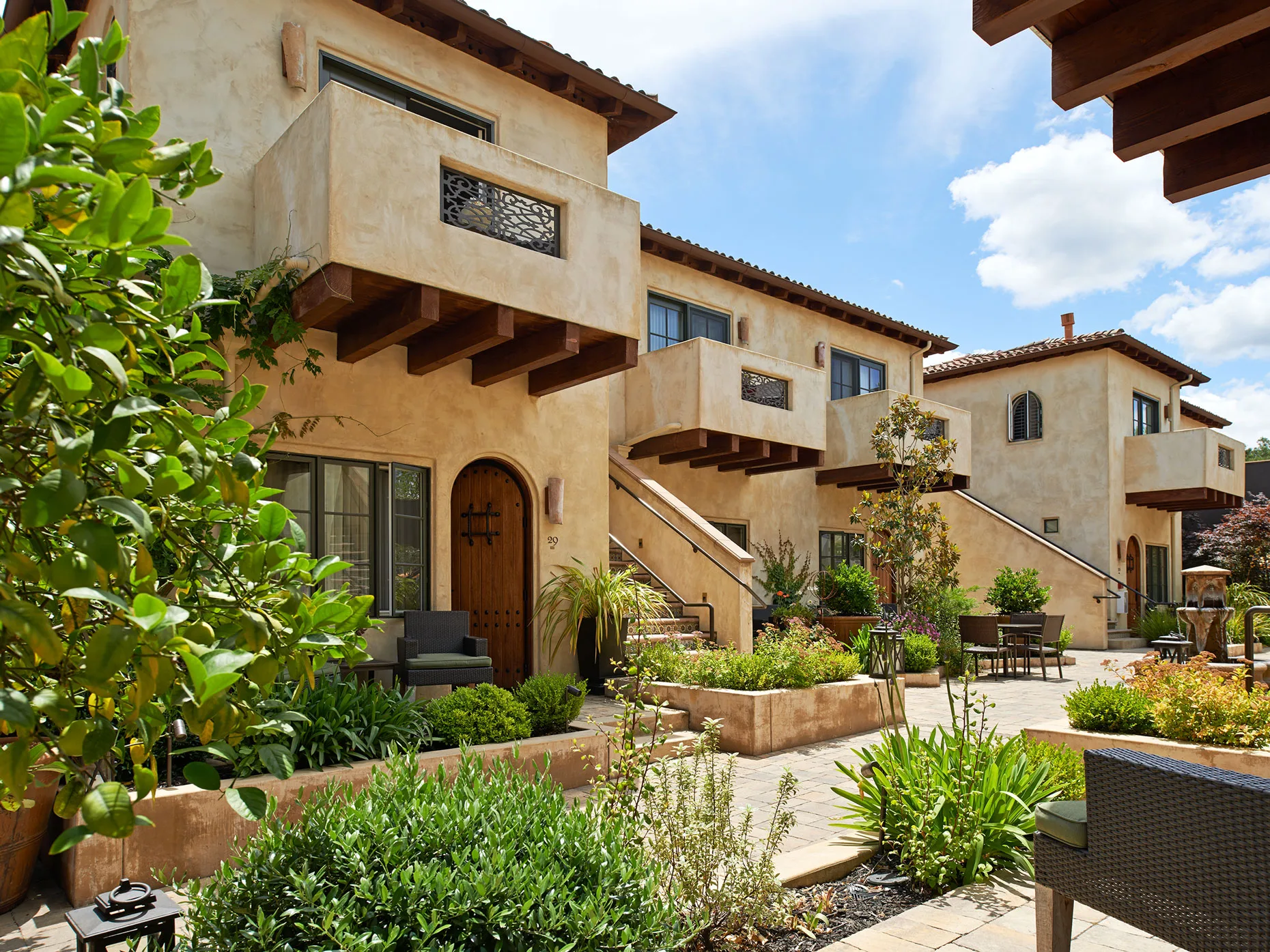 07_NorthBlock_Courtyard_Villas.jpg